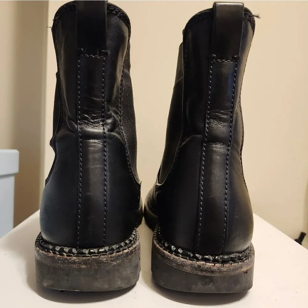 Vince Cecyl Black Leather Water Repellant Pull-on Chelsea Boots Sz. 7.5 Ret $500